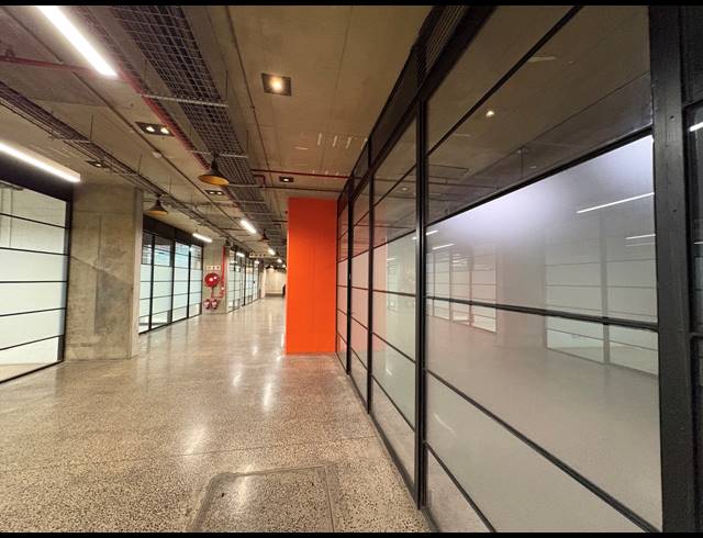 2,189M² OFFICE TO LET IN WOODSTOCK